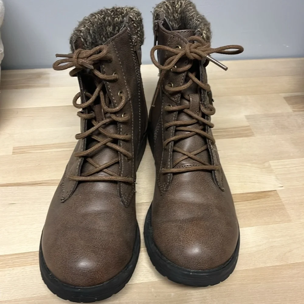 Excellent Condition!! Steve Madden Boots Girls Size 5 or Women’s Size 7